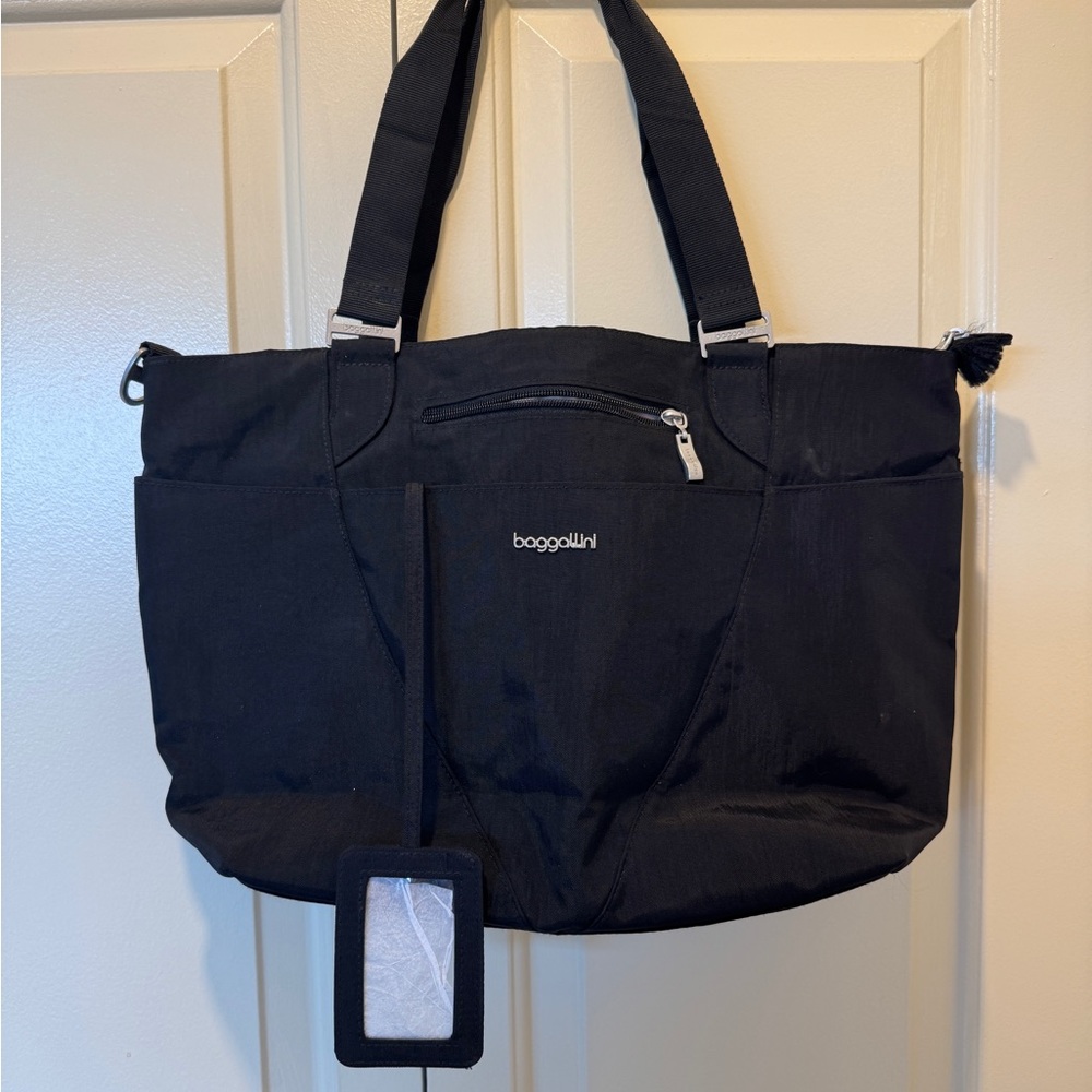 Baggallini Black Shoulder Bag